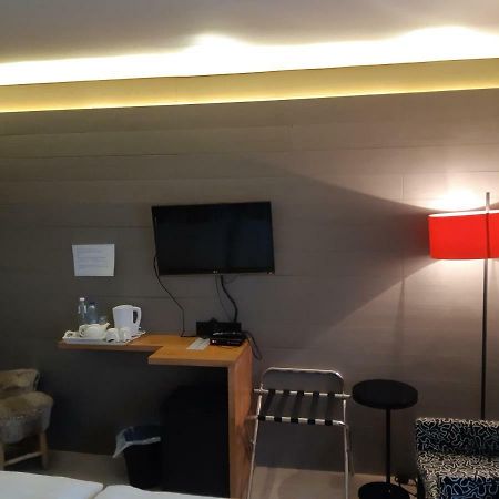 Guesthouse Au Coin De La Rue Malmedy Ngoại thất bức ảnh